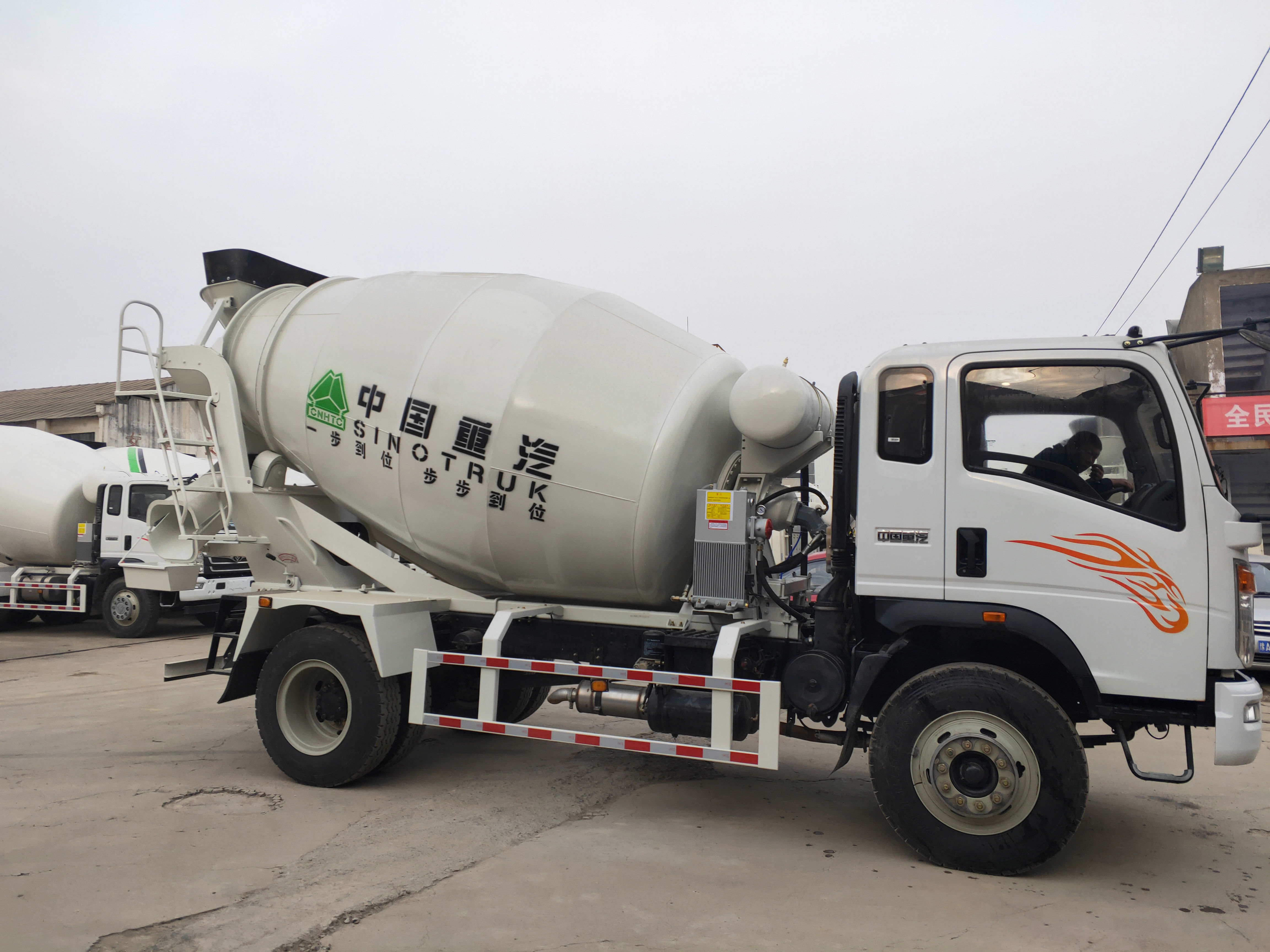 豪曼6方攪拌車