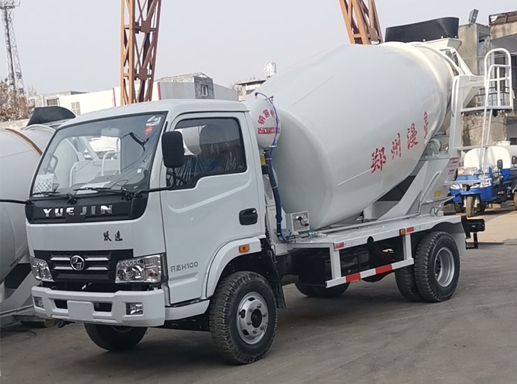 4方躍進混凝土攪拌車